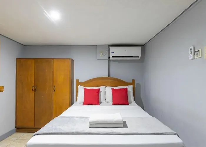 فندق Oyo 722 Slouch