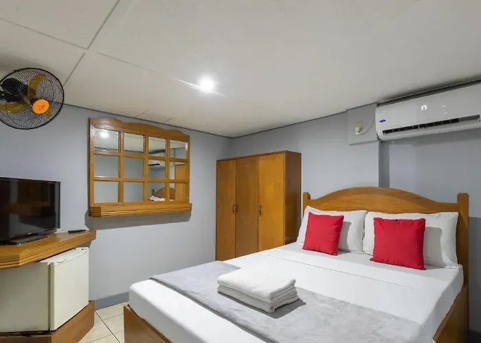 Oyo 722 Slouch فندق مانيلا